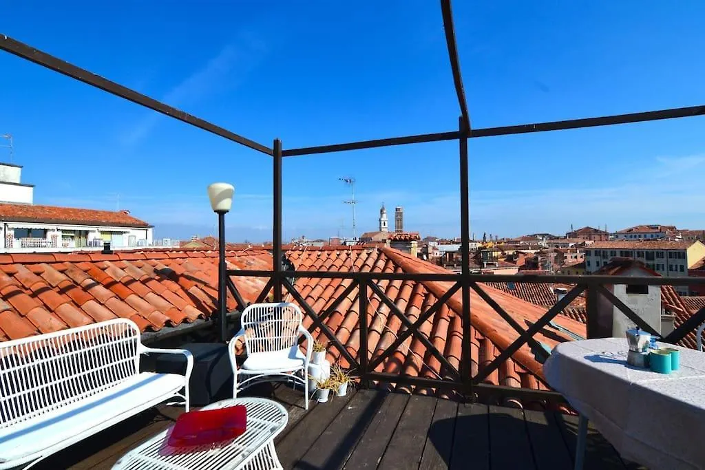 Breathtaking Terrace In Santa Margherita Square Venedik